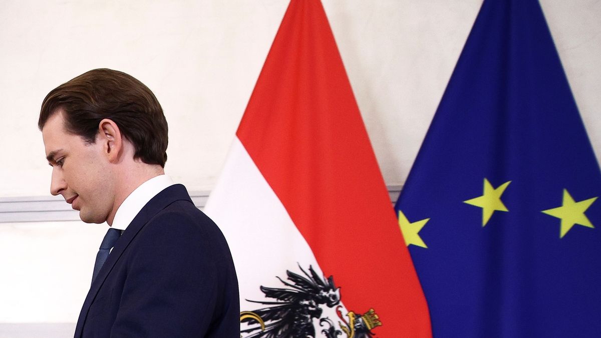 Rakouský kancléř Kurz rezignuje